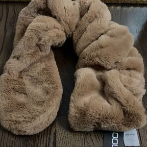 BOOHOO SCARF WITH TAGS